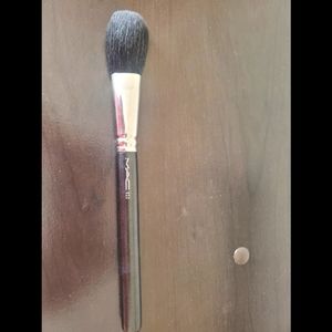 MAC 129 Natural Fiber Brush